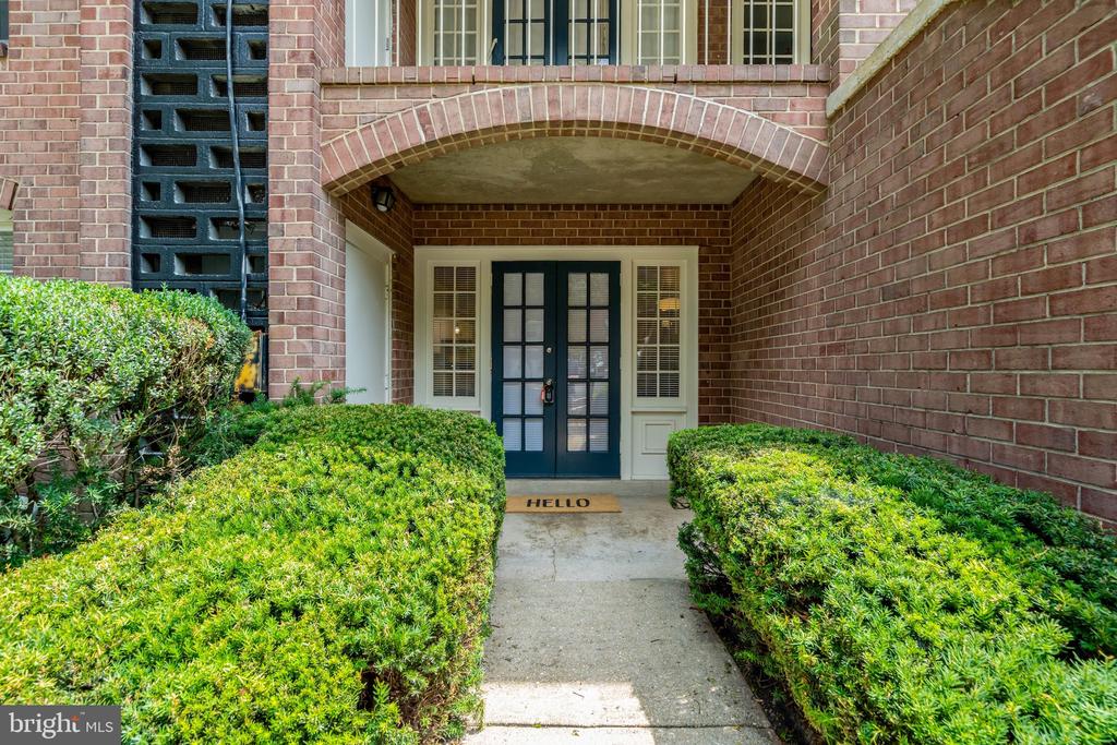 5913 PRINCE JAMES DRIVE Unit: I ("EYE")