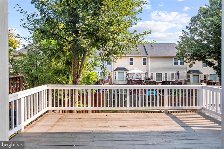 7439 HEATHERFIELD LANE