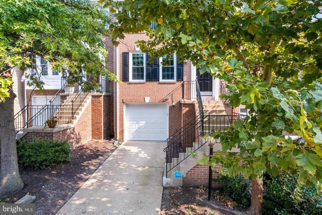 7439 HEATHERFIELD LANE