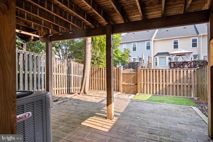 7439 HEATHERFIELD LANE