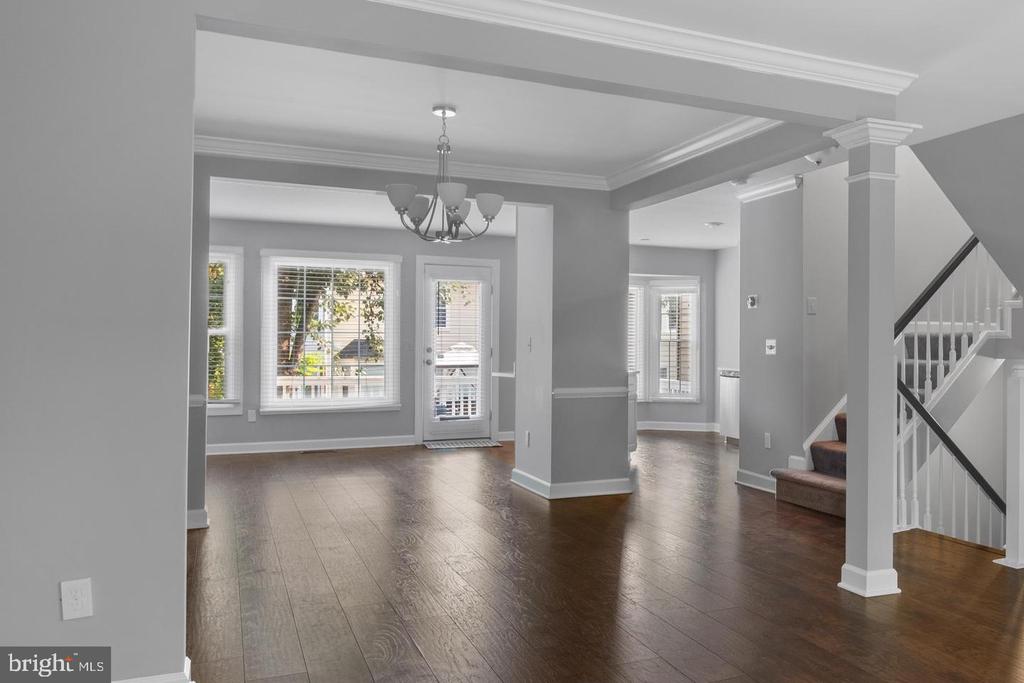 7439 HEATHERFIELD LANE