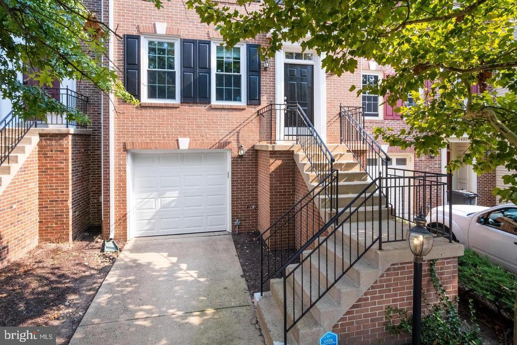 7439 HEATHERFIELD LANE
