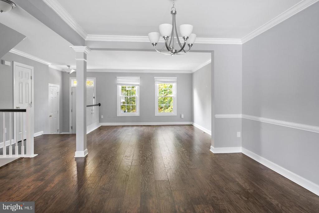 7439 HEATHERFIELD LANE