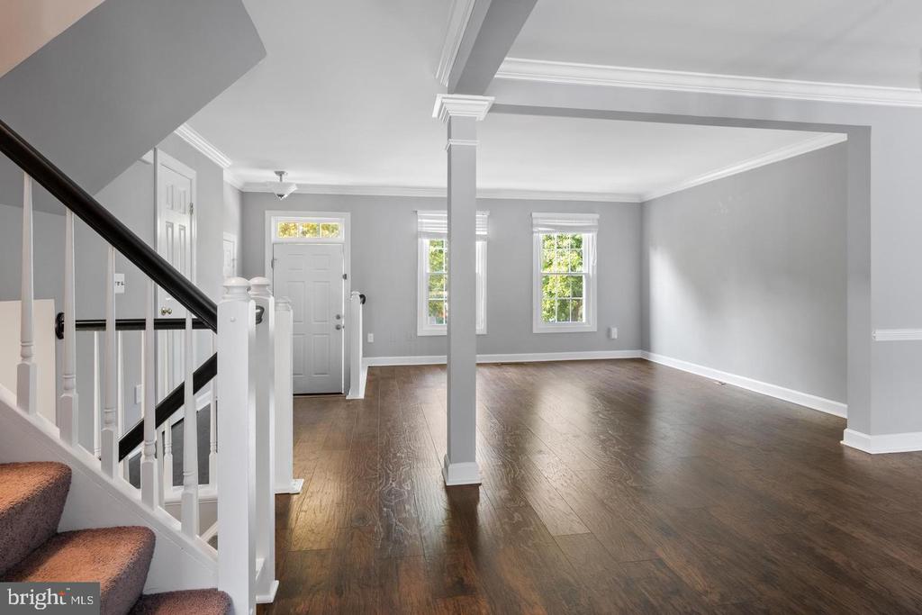 7439 HEATHERFIELD LANE