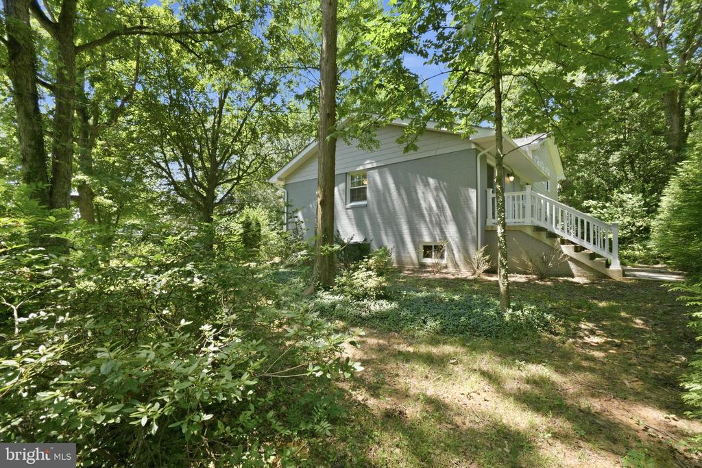 6814 SHRINE COURT