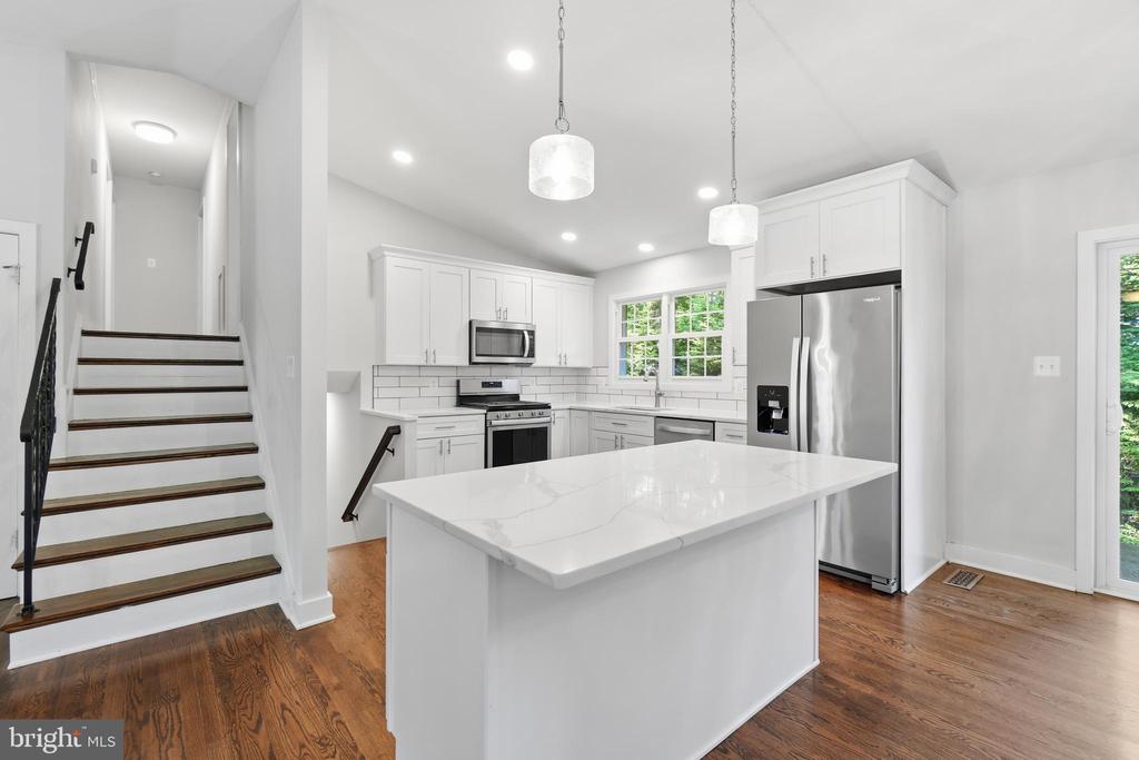 6814 SHRINE COURT