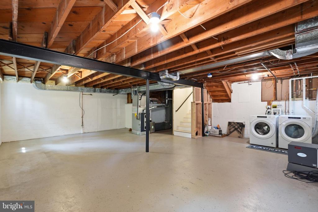 6814 SHRINE COURT