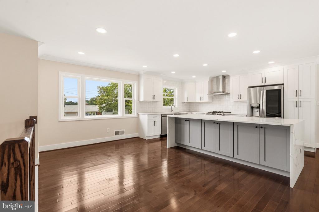 8118 AINSWORTH