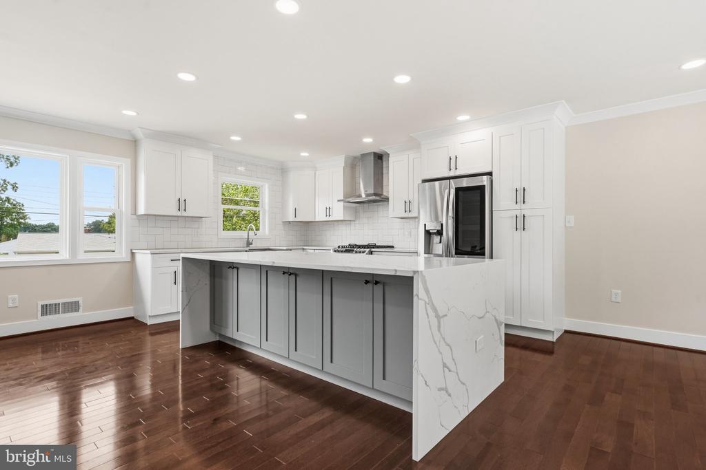 8118 AINSWORTH