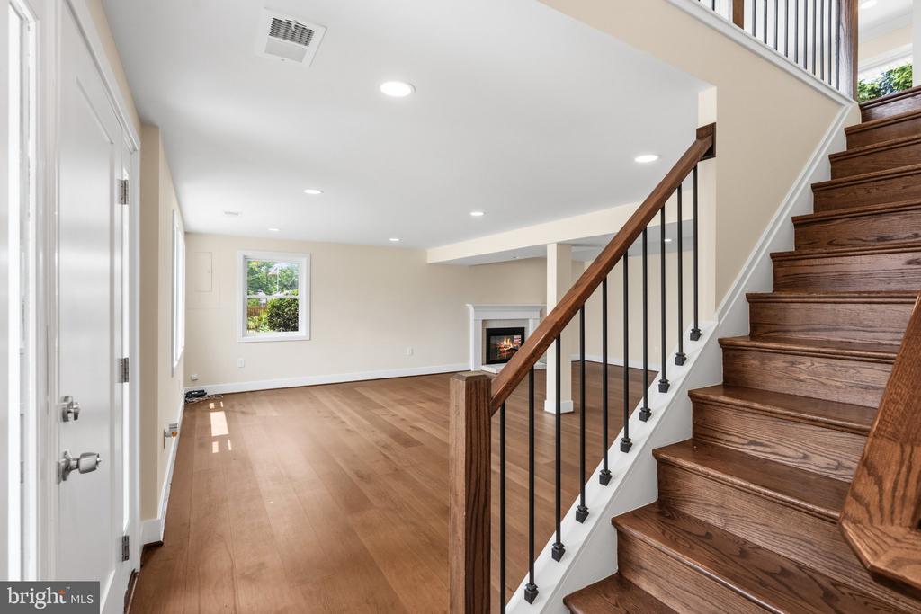 8118 AINSWORTH