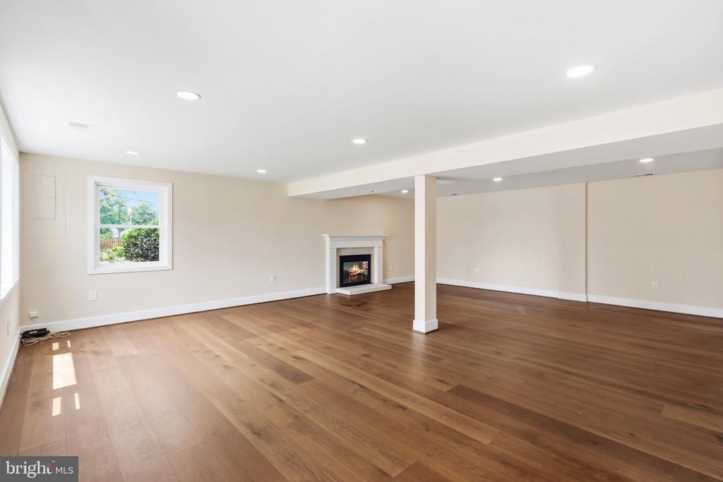 8118 AINSWORTH