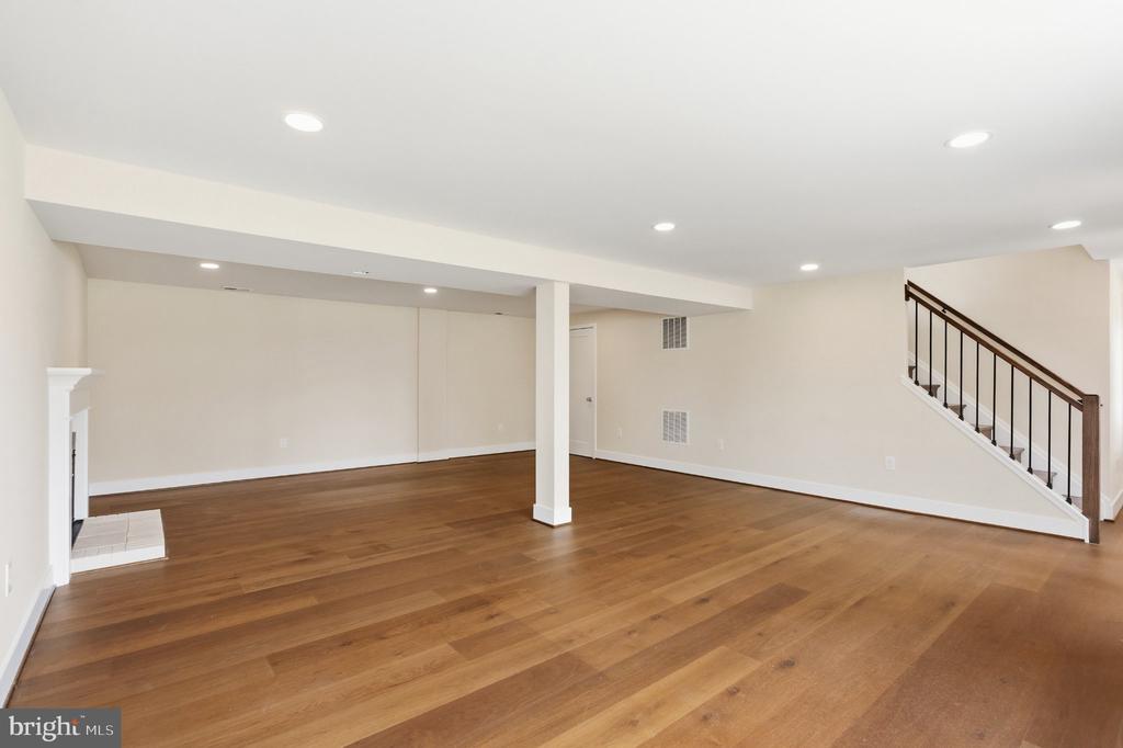 8118 AINSWORTH