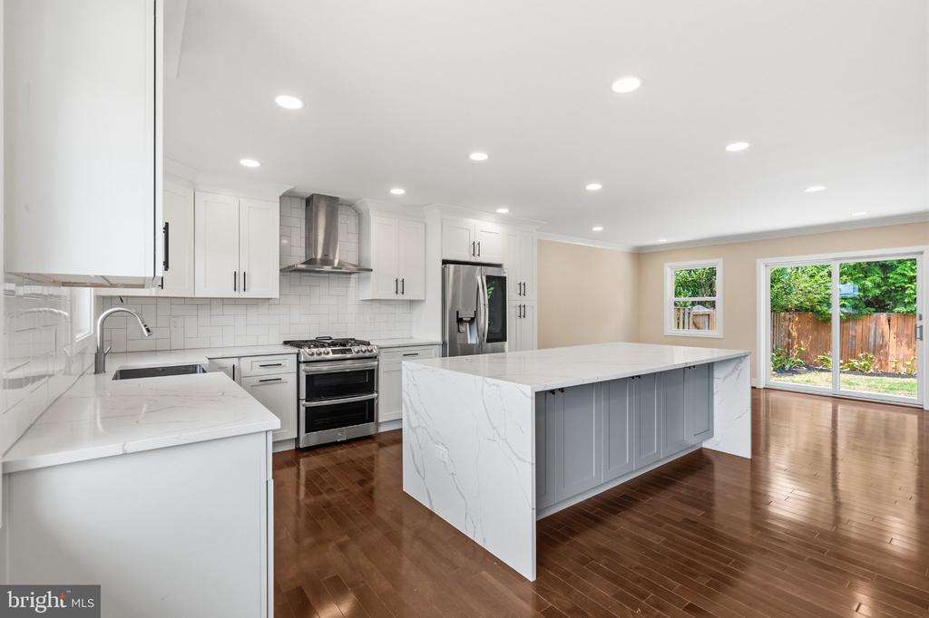 8118 AINSWORTH