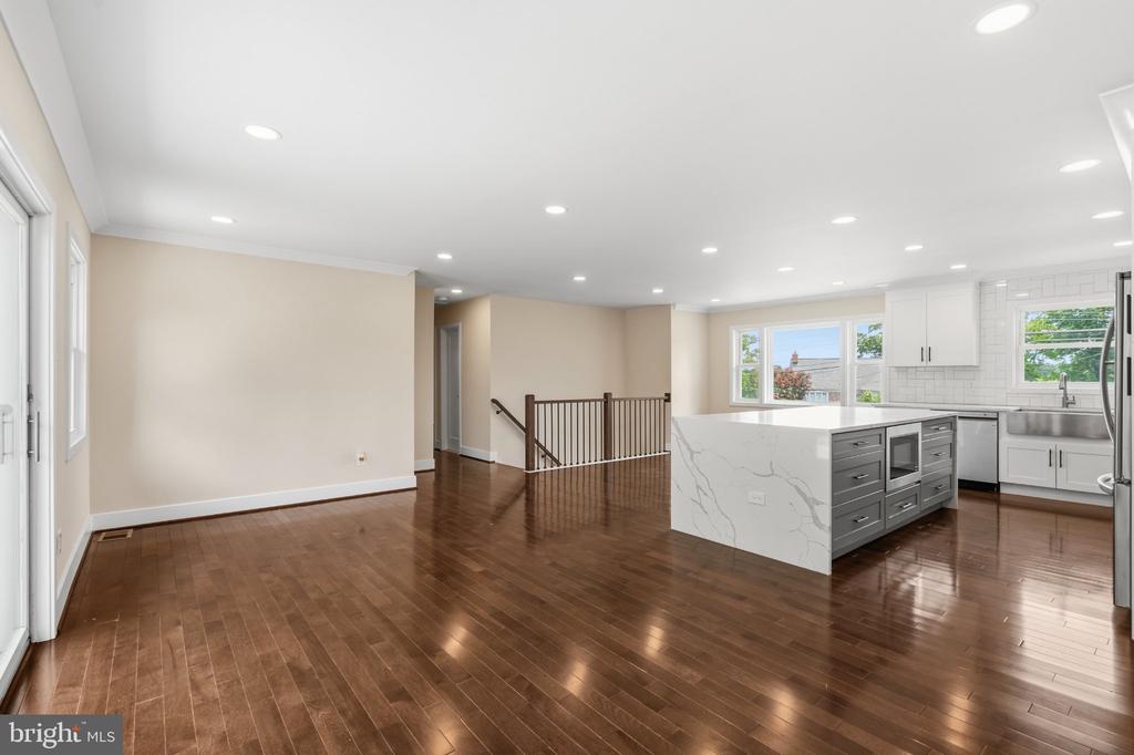 8118 AINSWORTH