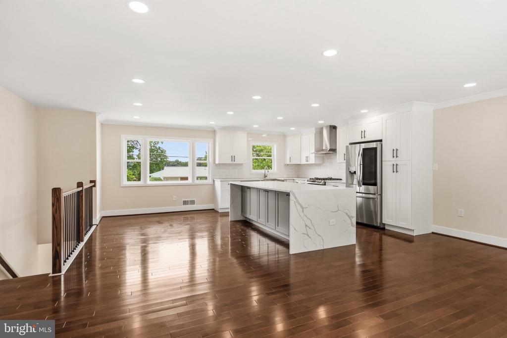 8118 AINSWORTH
