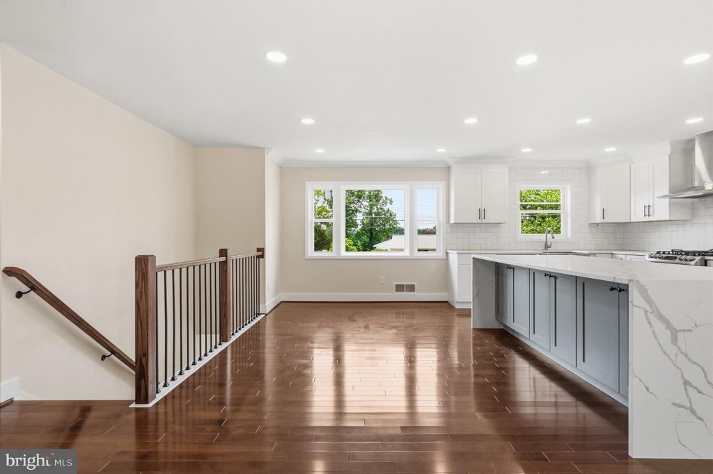8118 AINSWORTH