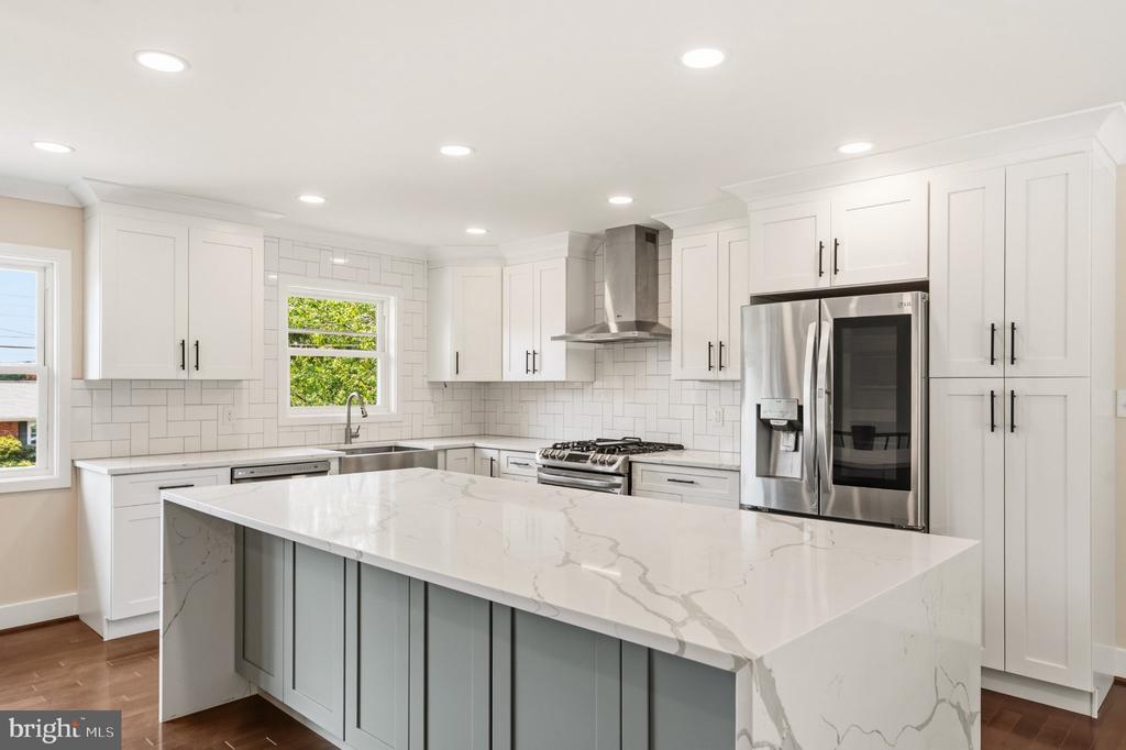 8118 AINSWORTH