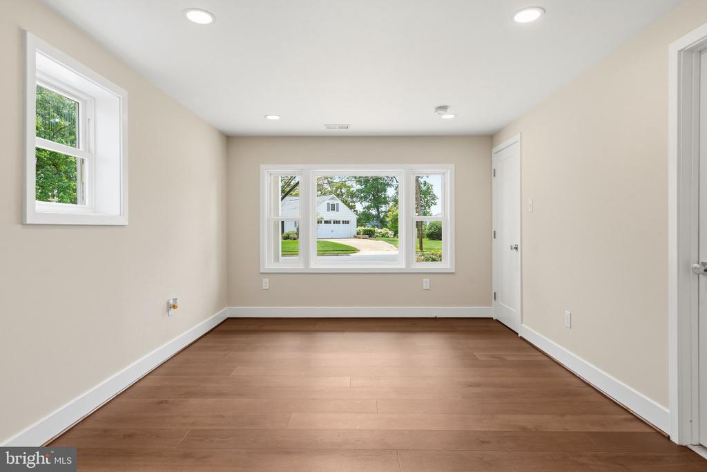 8118 AINSWORTH