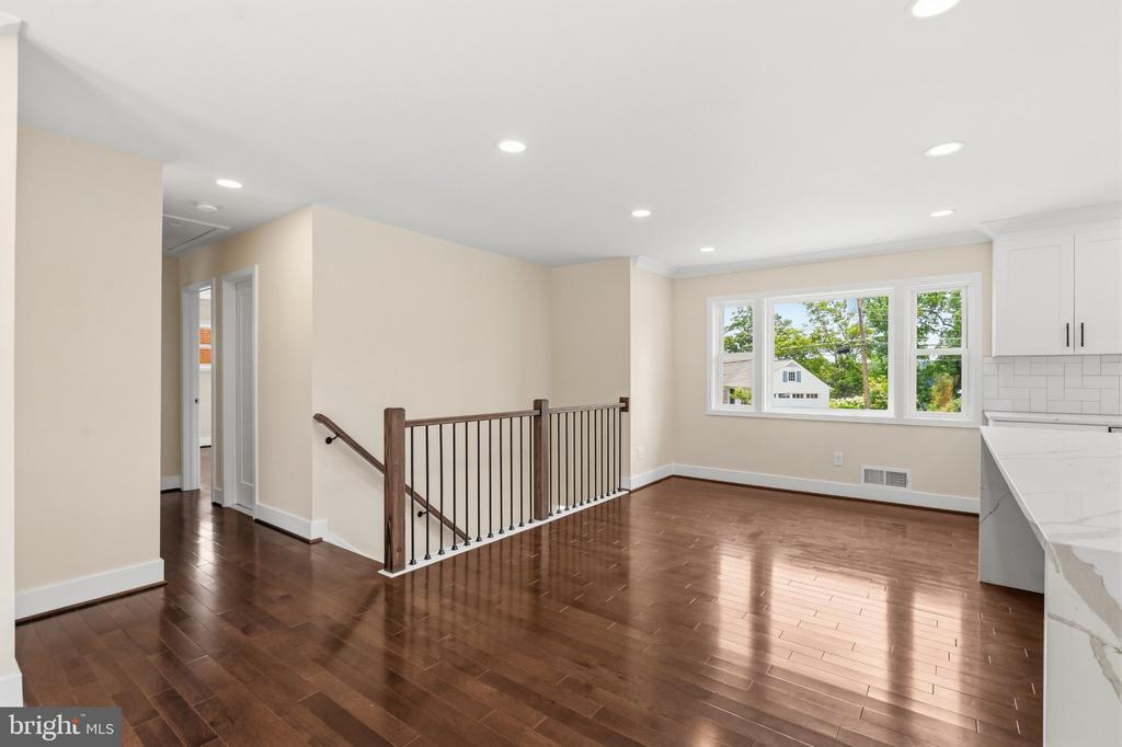 8118 AINSWORTH