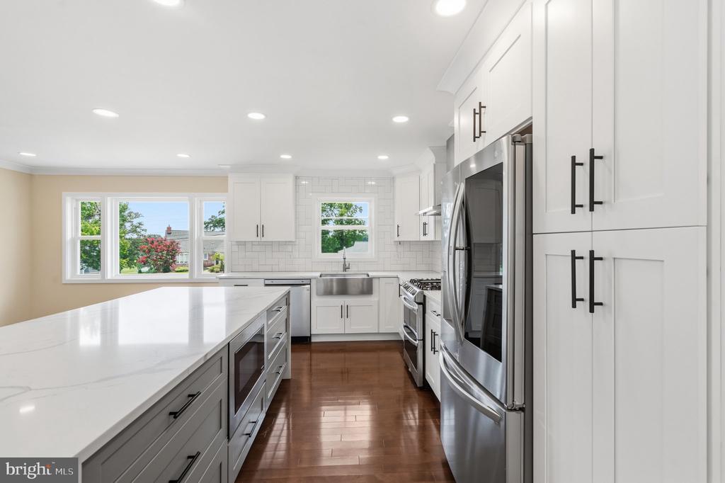 8118 AINSWORTH