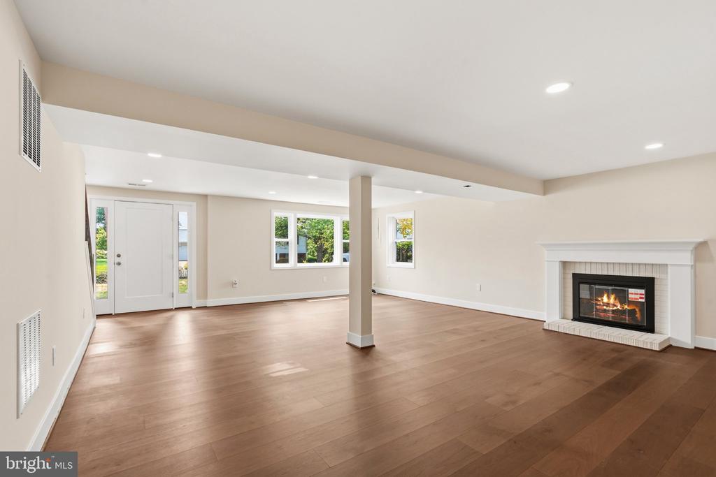8118 AINSWORTH