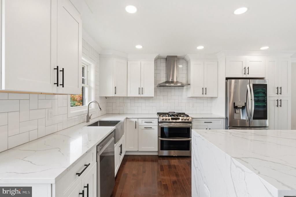 8118 AINSWORTH