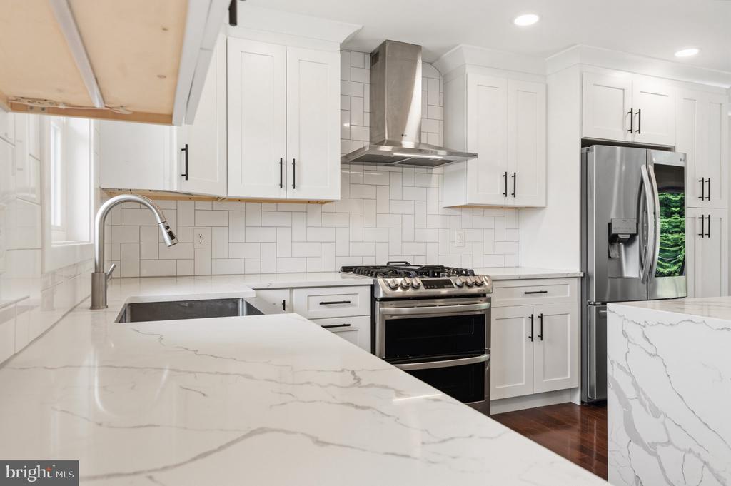 8118 AINSWORTH