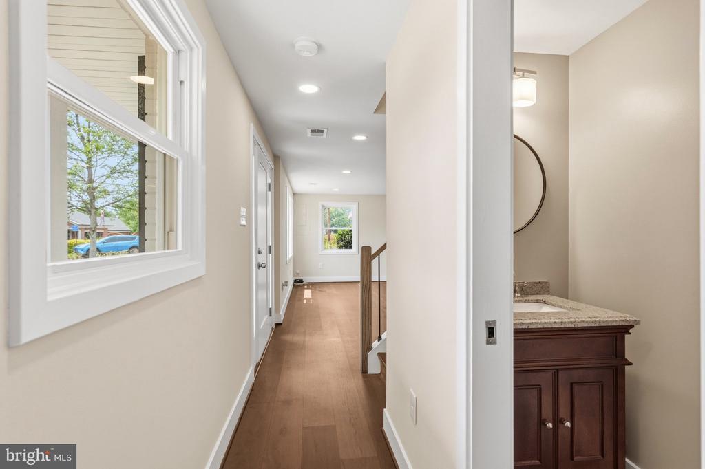 8118 AINSWORTH