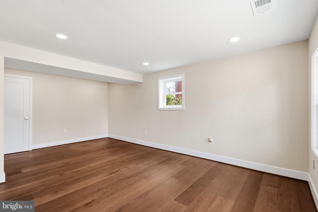 8118 AINSWORTH