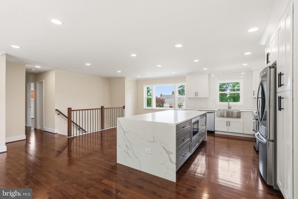 8118 AINSWORTH
