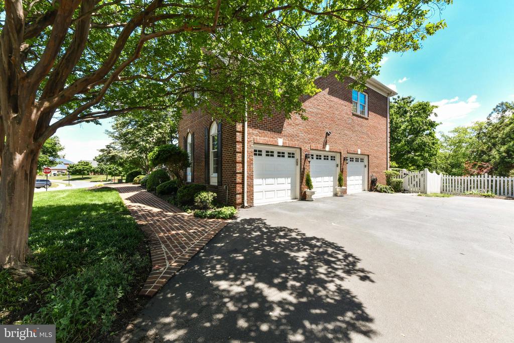 19854 ANNENBERG DRIVE