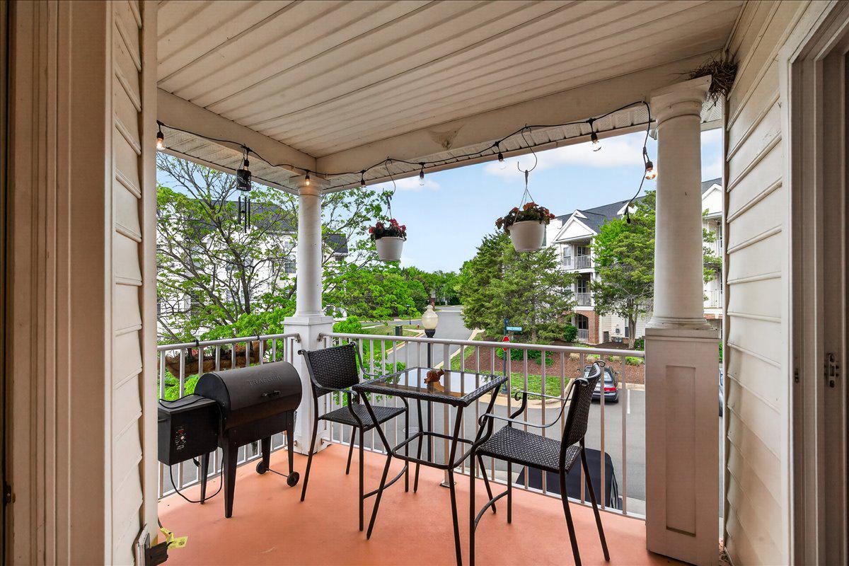 25280 LAKE SHORE SQUARE 205