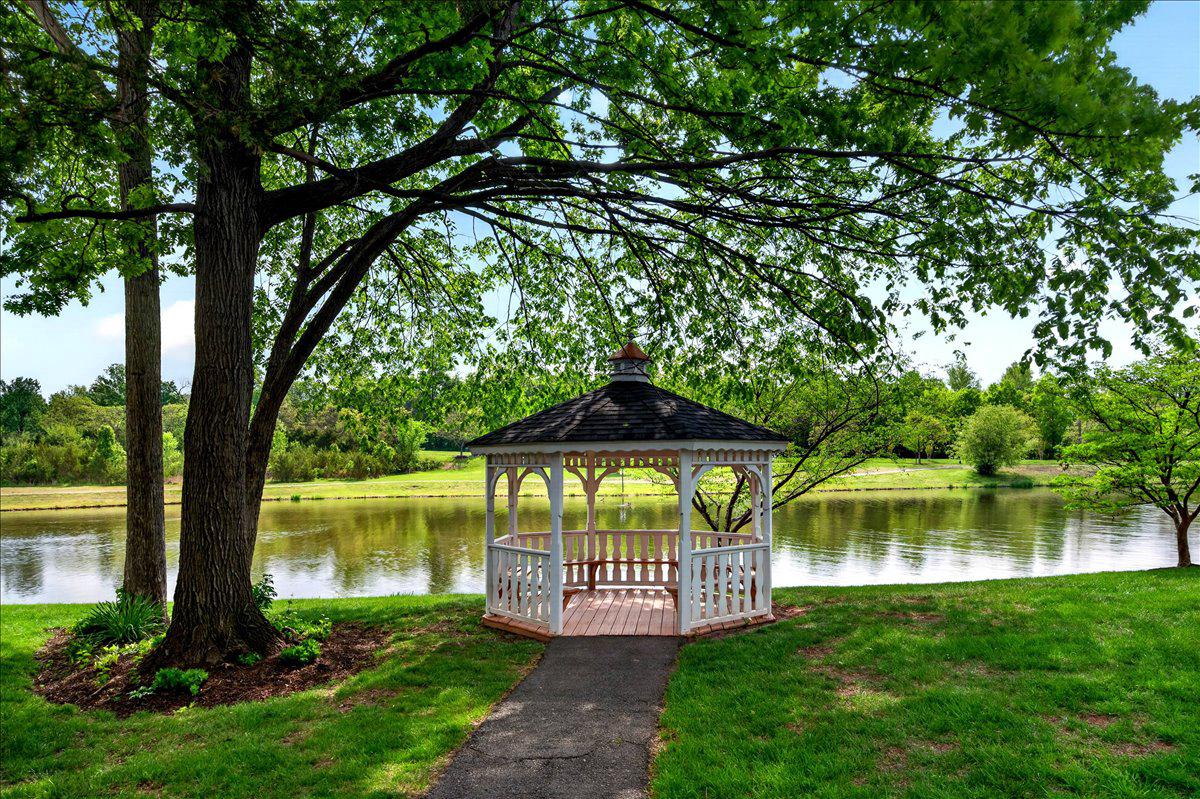 25280 LAKE SHORE SQUARE 205