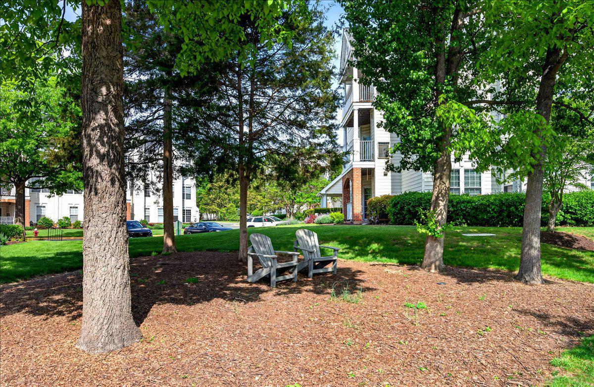 25280 LAKE SHORE SQUARE 205
