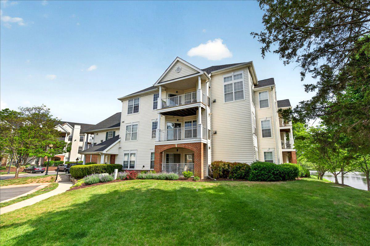 25280 LAKE SHORE SQUARE 205