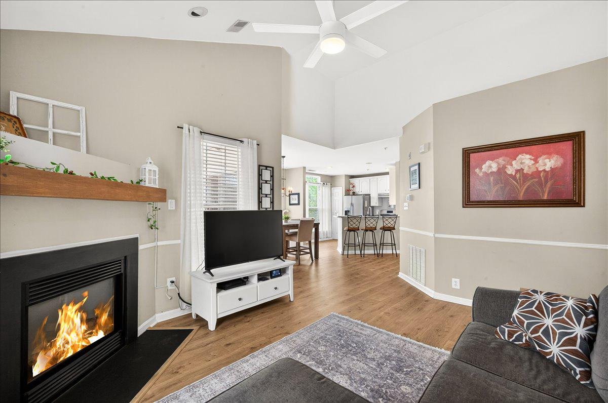 25280 LAKE SHORE SQUARE 205