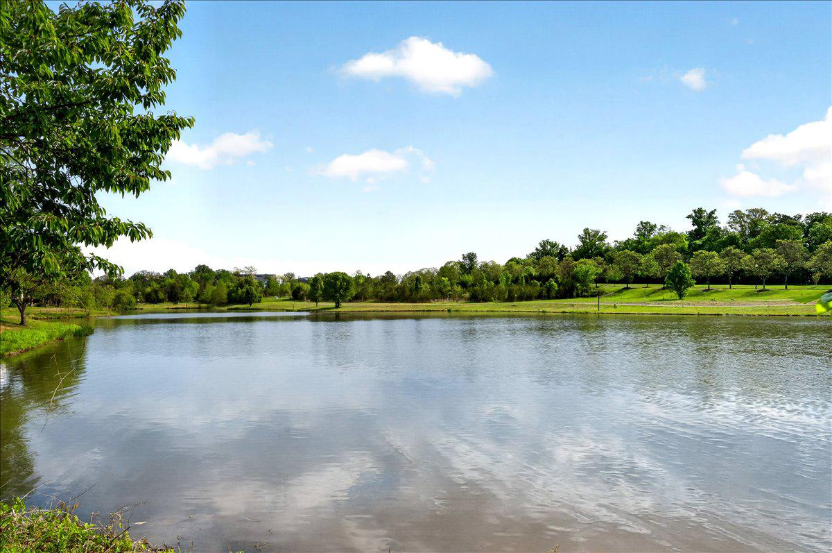 25280 LAKE SHORE SQUARE 205