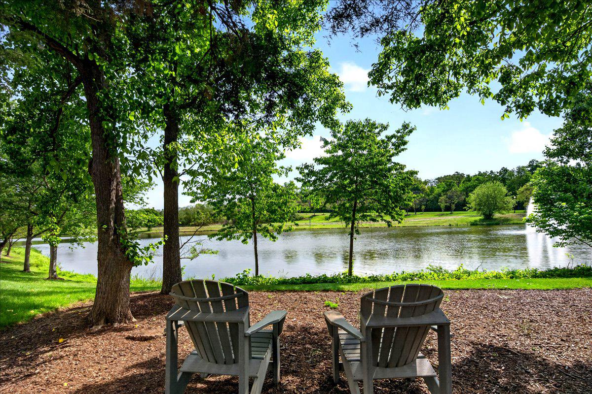 25280 LAKE SHORE SQUARE 205