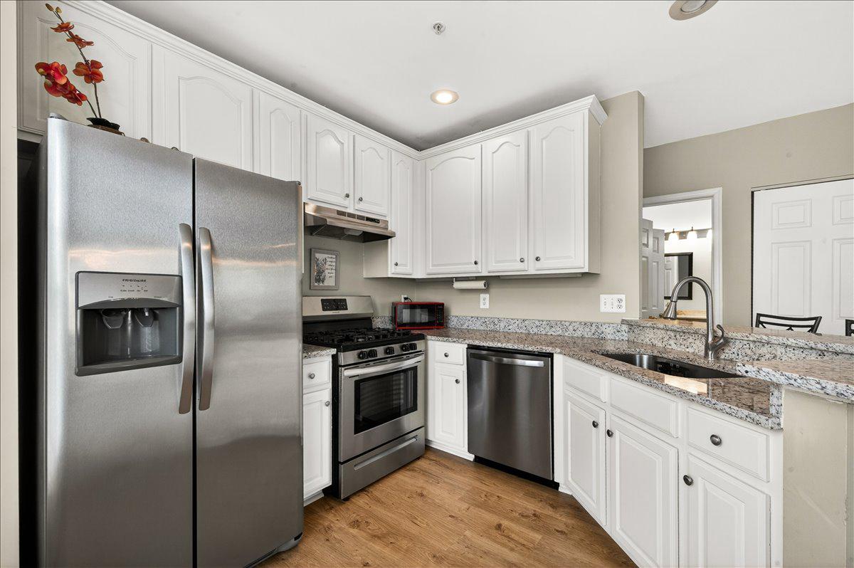 25280 LAKE SHORE SQUARE 205