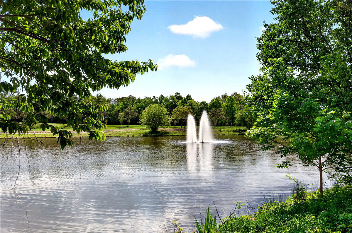 25280 LAKE SHORE SQUARE 205