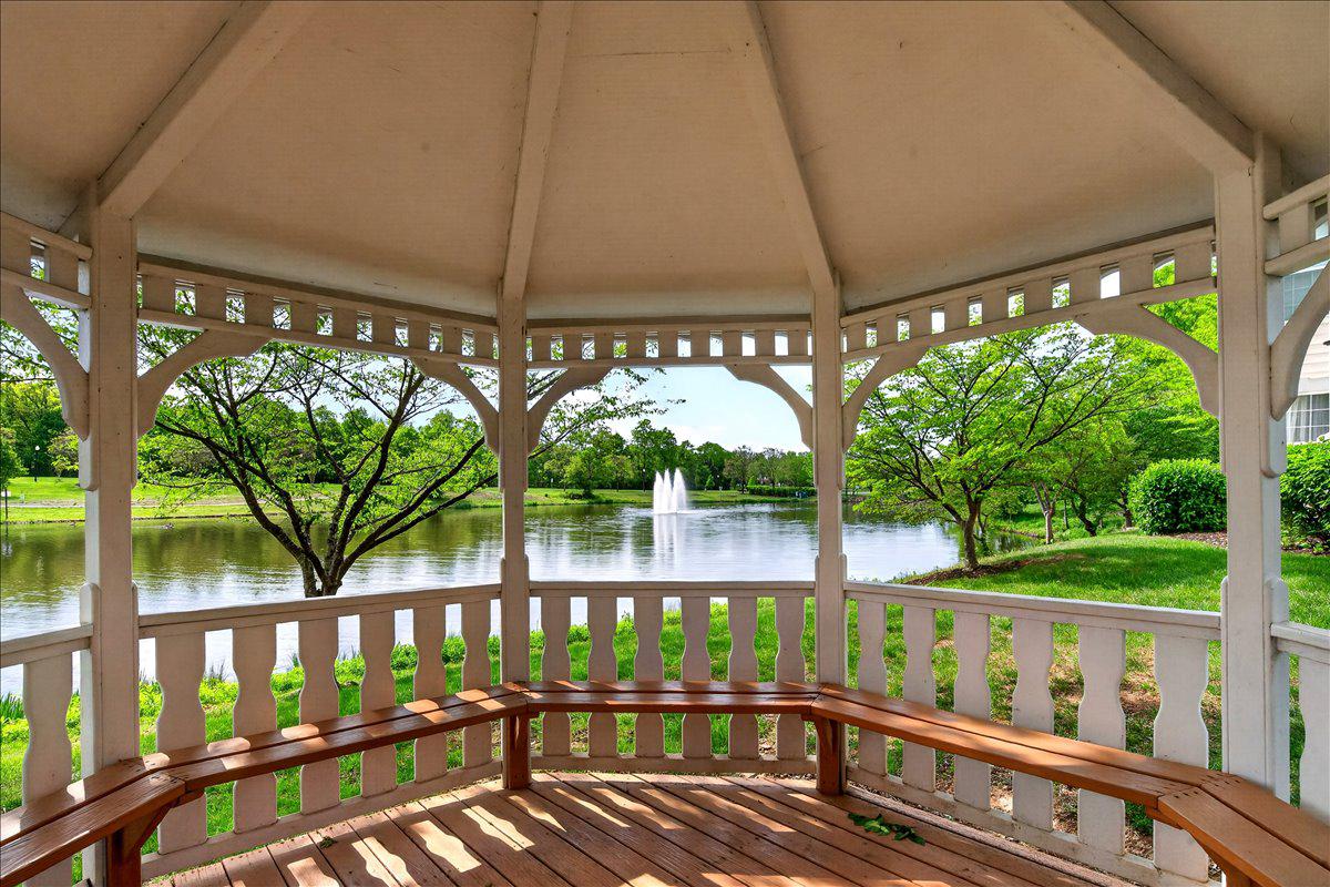 25280 LAKE SHORE SQUARE 205