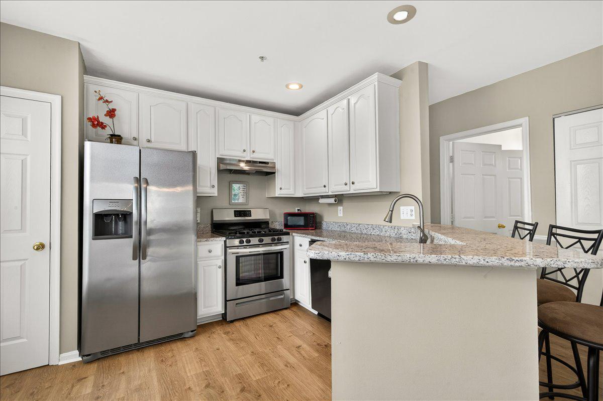 25280 LAKE SHORE SQUARE 205