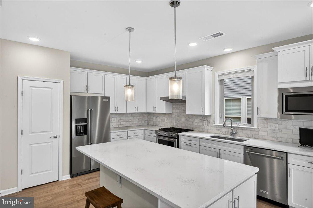 21717 HAWKSBILL HIGH CIRCLE