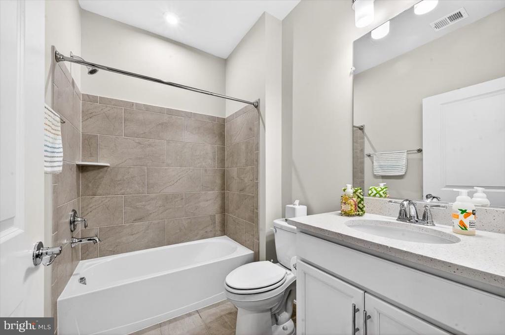 21717 HAWKSBILL HIGH CIRCLE