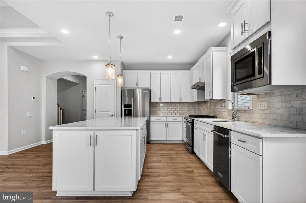 21717 HAWKSBILL HIGH CIRCLE