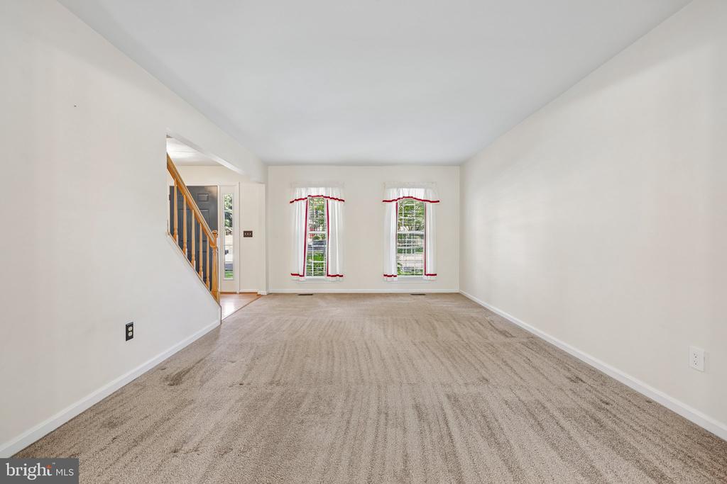 311 ASHTON DRIVE SW