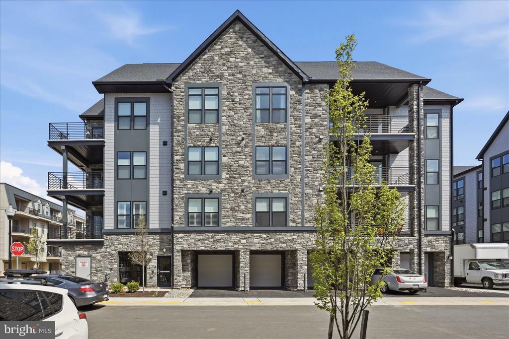 23651 HAVELOCK WALK TERRACE Unit: 304