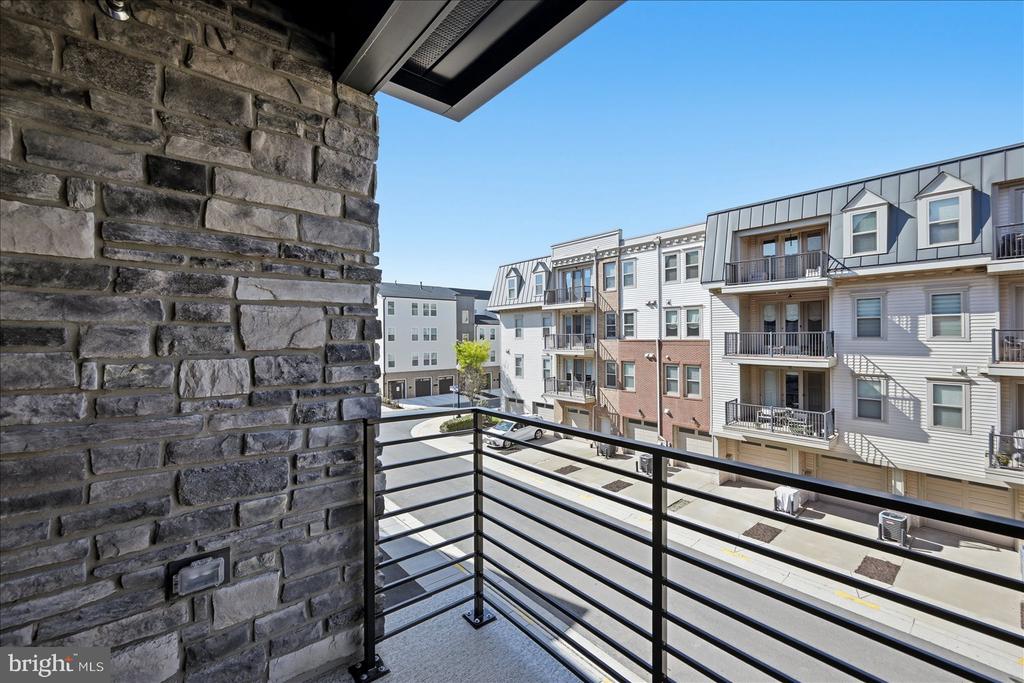 23651 HAVELOCK WALK TERRACE Unit: 304