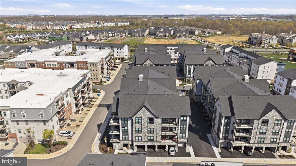 23651 HAVELOCK WALK TERRACE Unit: 304