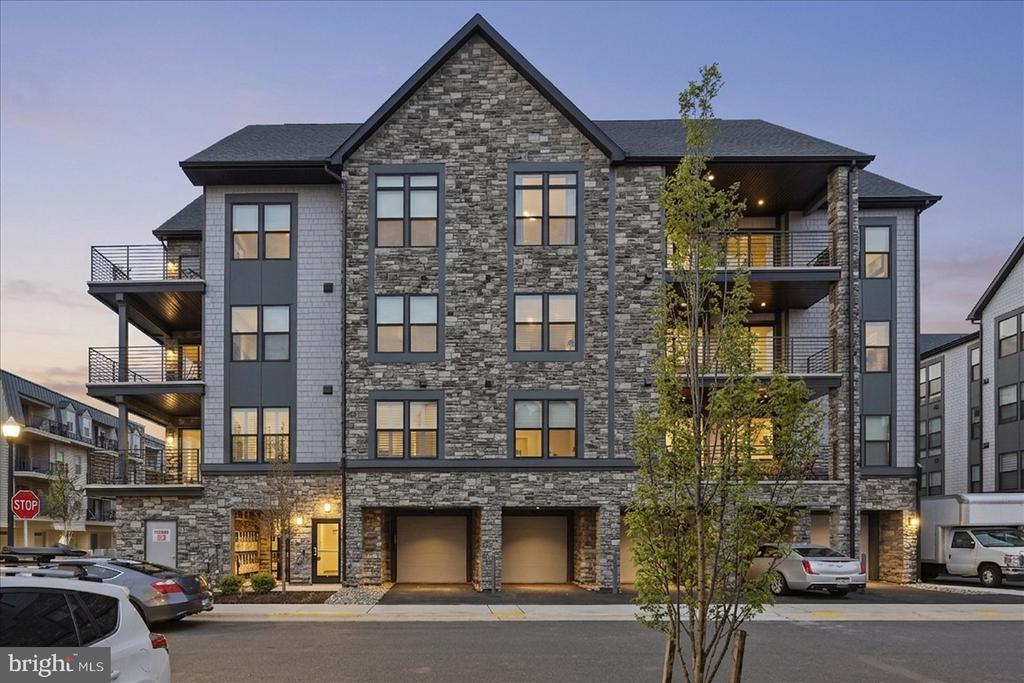 23651 HAVELOCK WALK TERRACE Unit: 304